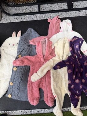 Lot 7pieces: baby girl winter items 0-3 months